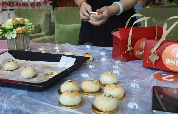 銘品月餅制作現(xiàn)場(chǎng)