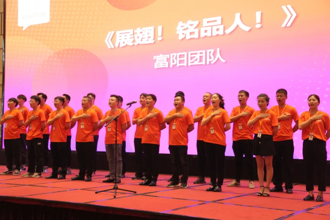 富陽(yáng)團(tuán)隊(duì)帶來(lái)節(jié)目表演