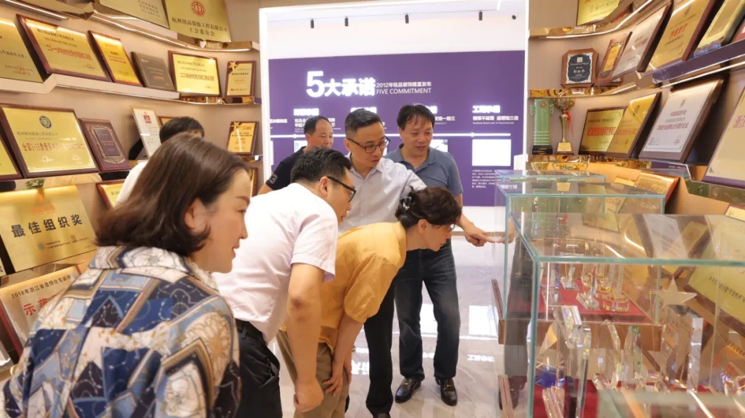 實地走訪銘品展廳，調(diào)研企業(yè)