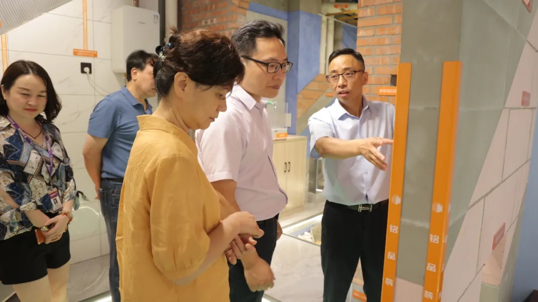 實地走訪銘品展廳，調(diào)研企業(yè)