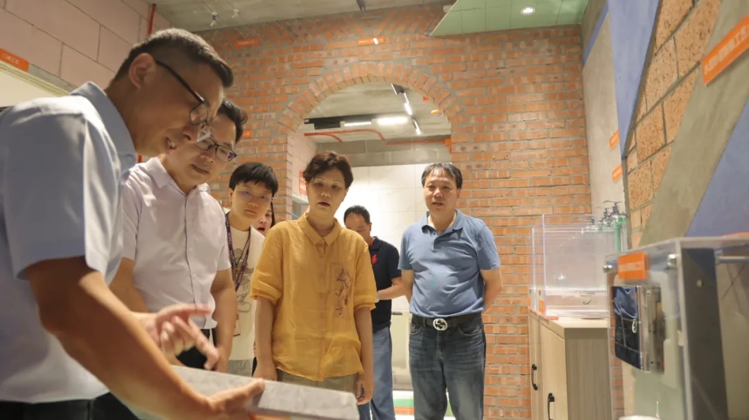 實地走訪銘品展廳，調(diào)研企業(yè)