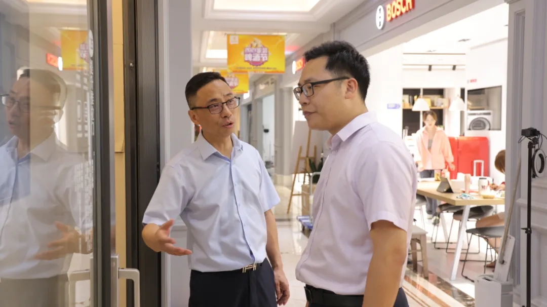 實地走訪銘品展廳，調(diào)研企業(yè)