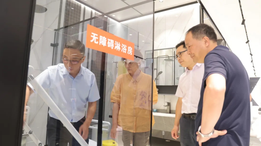 實地走訪銘品展廳，調(diào)研企業(yè)