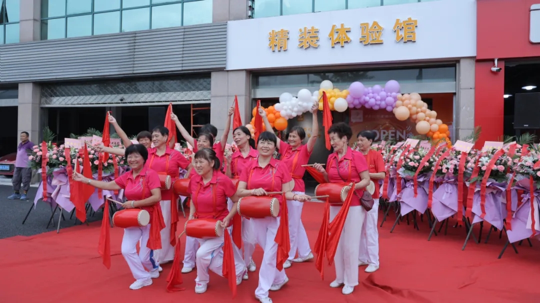 開業(yè)典禮在鑼鼓聲聲中熱鬧開場(chǎng)