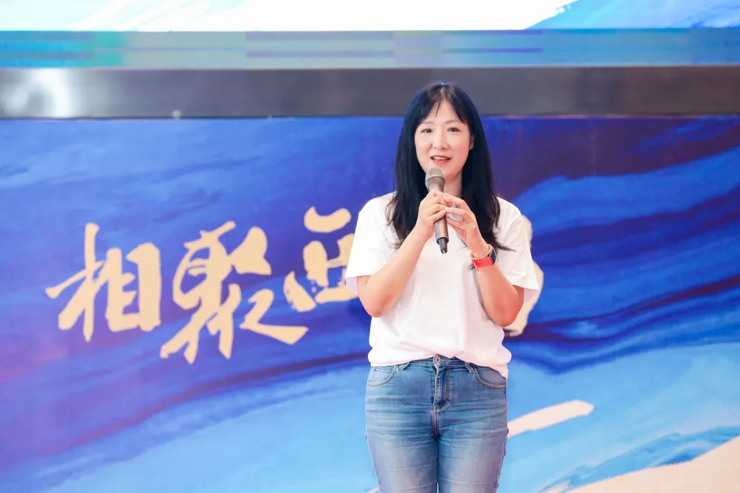 長(zhǎng)江商學(xué)院E383班導(dǎo)師王衛(wèi)老師作開(kāi)場(chǎng)分享