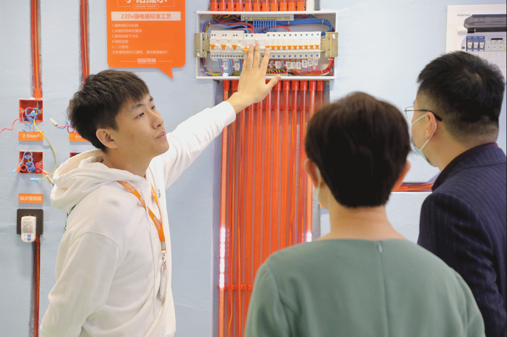 逛展廳，看工藝，家裝當(dāng)然要選放心的